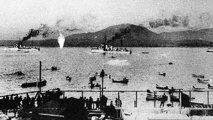 Fotografía de 1931 "retocada". "Coquimbo. Historia e Identidad 8000 A.C-2015 D.C." destaca en el capítulo 7 una de las sublevaciones navales más importantes del siglo XX acontecido en el Puerto de Coquimbo en 1931.