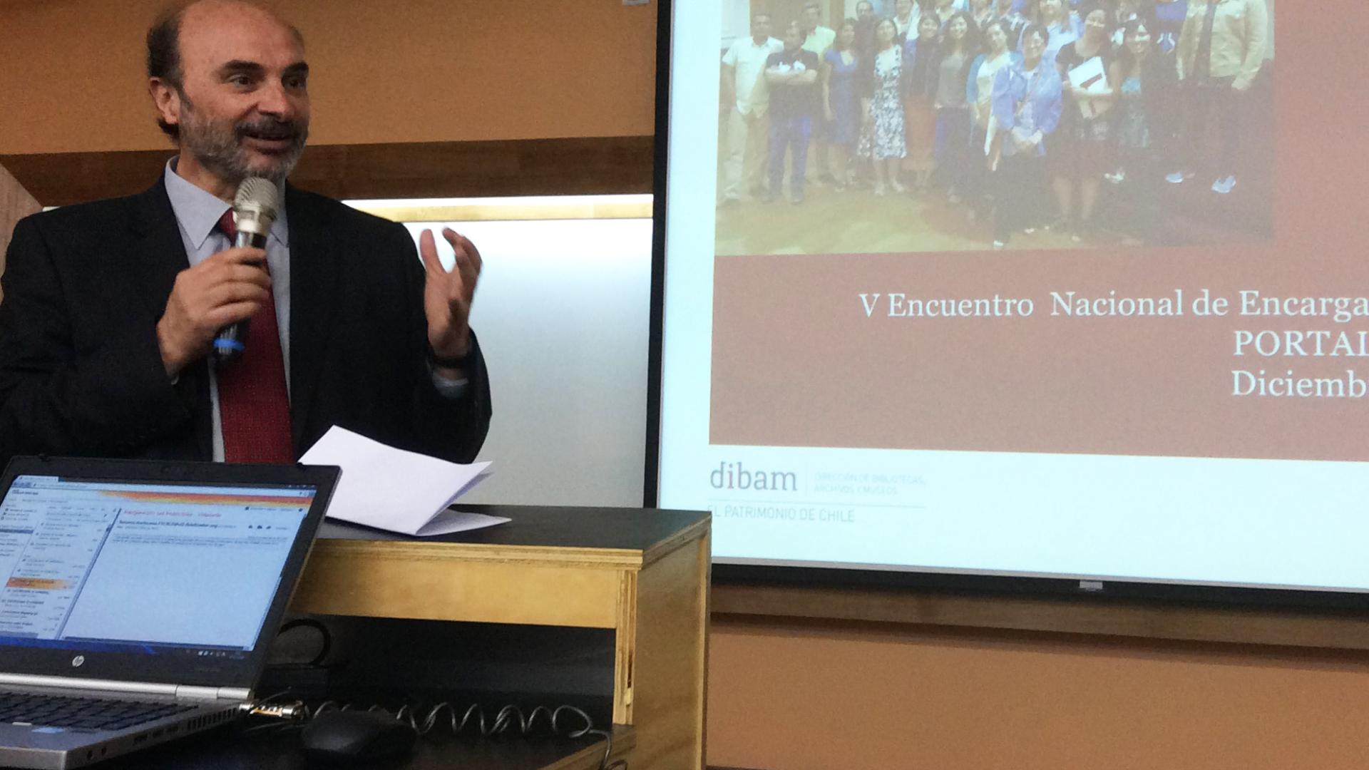 El director nacional Dibam saludó a los participantes. El V Encuentro de Encargados Web del Portal Dibam reunión a representantes de museos, bibliotecas y archivos.