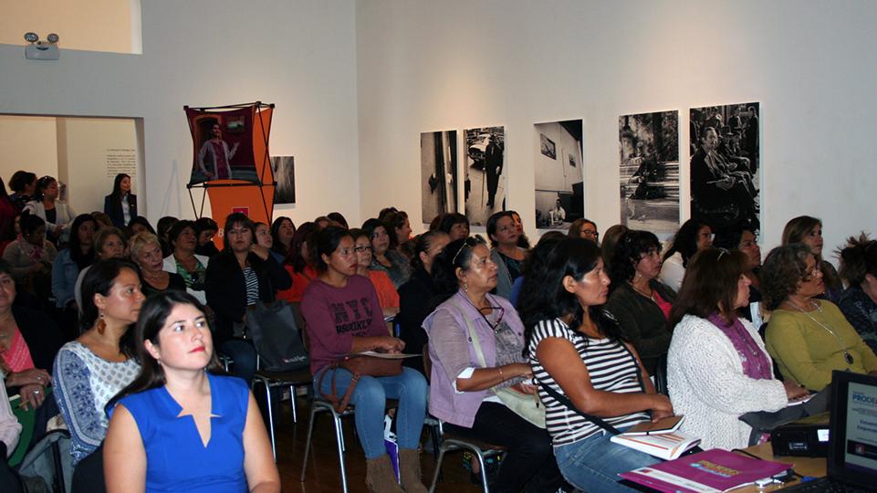 Charla de capacitación "Mujeres Emprendedoras", con la participación de BancoEstado.