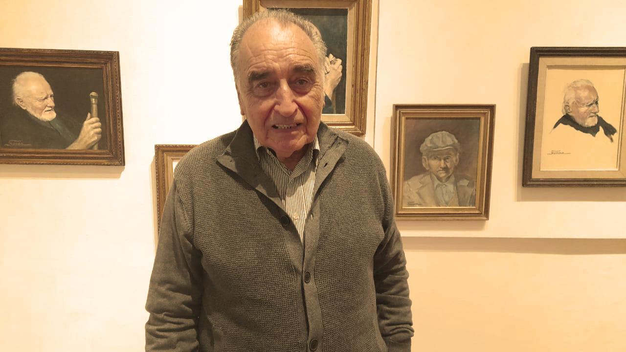 Fernando Herrera en su exposición "Bajo la mirada de Fernando Herrera Etcheberry"