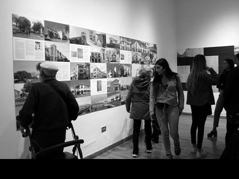 Público en la inauguración de la exposición del Plan Serena