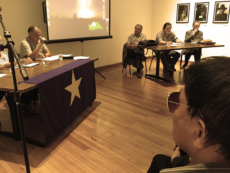 Rodrigo Iribarren exponiendo en el Coloquio de Gabriela Mistral