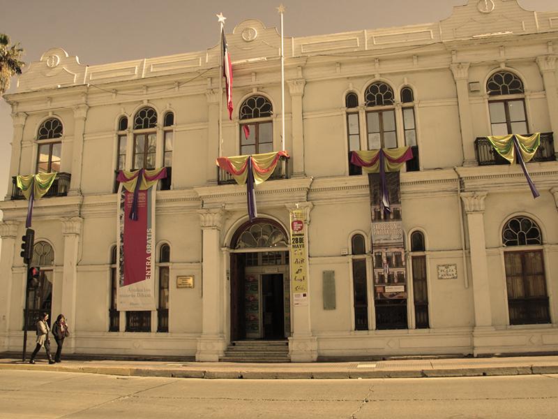 Vista de la fachada Museo Histórico Regional Gabriel González Videla.