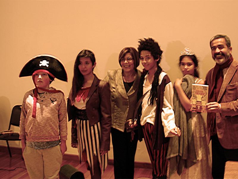 Ximena Coronel, Robinson Hernández y niños.