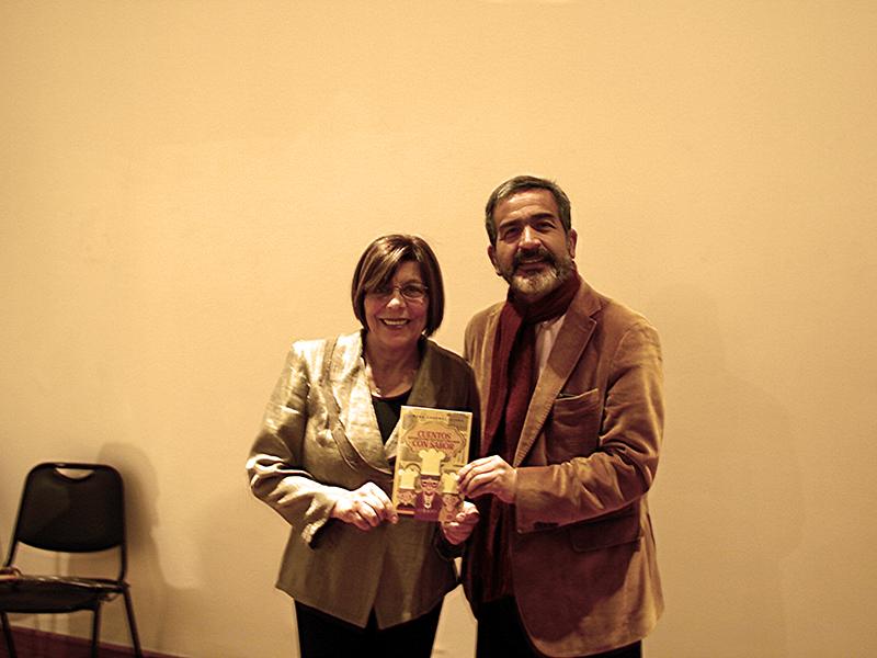 Escritora Ximena Coronel junto a Robinson Hernández.