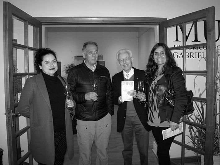 Leslie Azócar; Rodrigo Iribarren; Malcom Smith y Berta Galleguillos en la exposición del Club de Jardines.