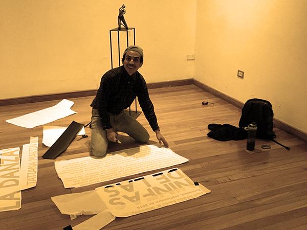 Emmanuel Pedraza preparando la exposición &amp;quot;La Danza de las Ninfas&amp;quot;