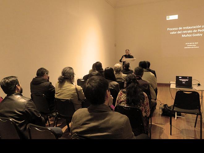 Rodrigo Iribarren, director del Museo Histórico Gabriel González Videla en la charla de restauración.