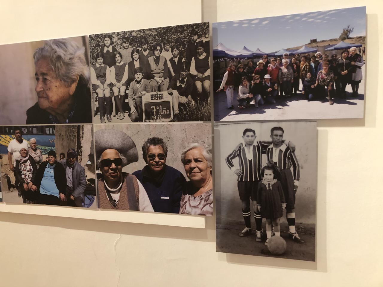 Fotografías de la exposición El Tofo, imágenes tras la neblina inaugurada en el Día de los Patrimonios 2023