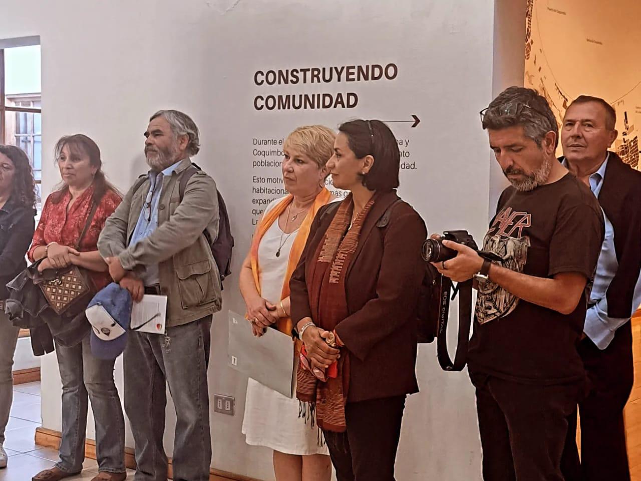 Vista del acto inaugural de la exposición en el Museo Histórico Gabriel González Videla