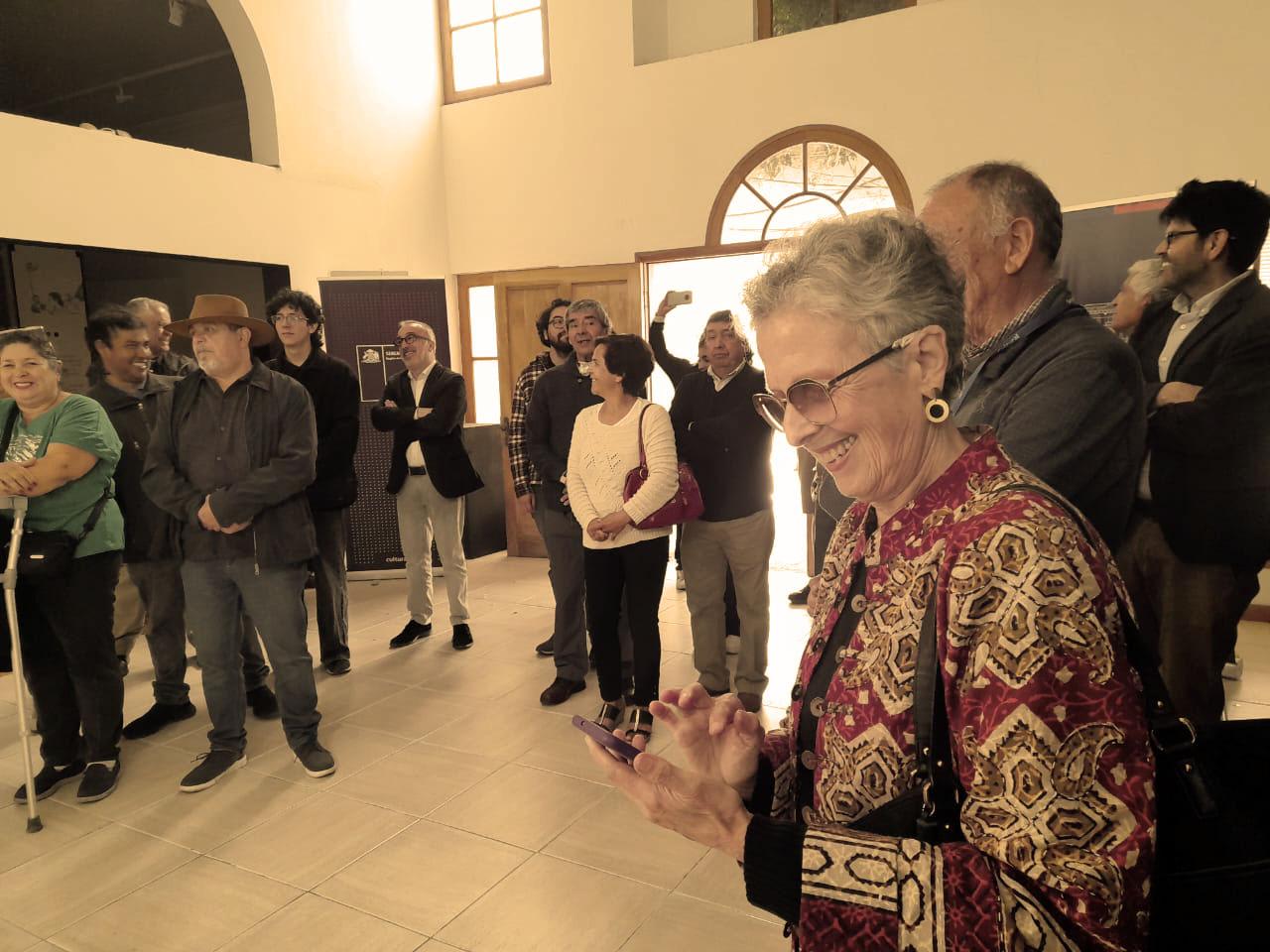 Asistentes a la inauguración de la exposición "El Salvador, la máquina de habitar".