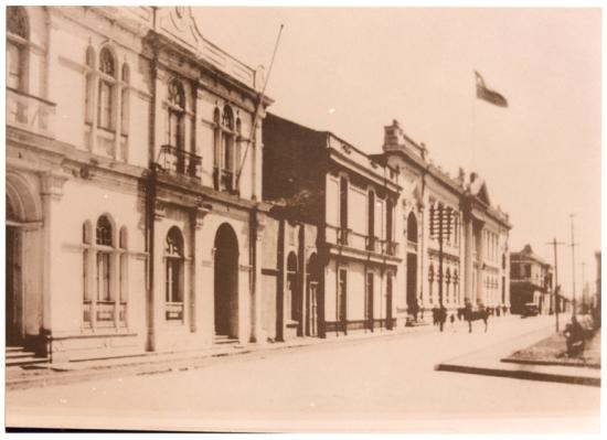 Calle Matta de La Serena, principios del siglo XX. A la izquierda se aprecia la Casa de Gabriel González Videla.