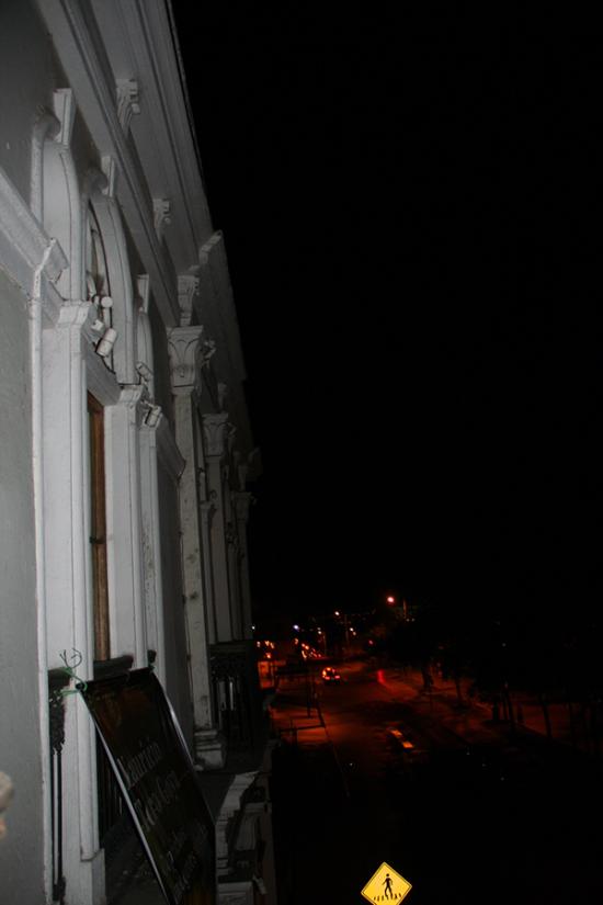 fachada del museo en noche de museos