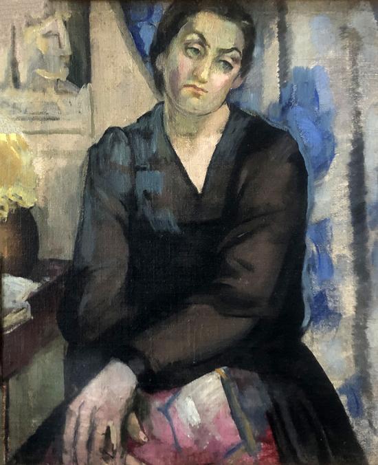 Retrato de Gabriela Mistral con vestido negro