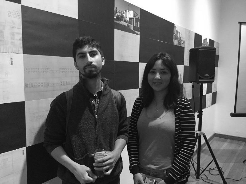 Estudiantes de arquitectura en la inauguración de la exposición del Plan Serena