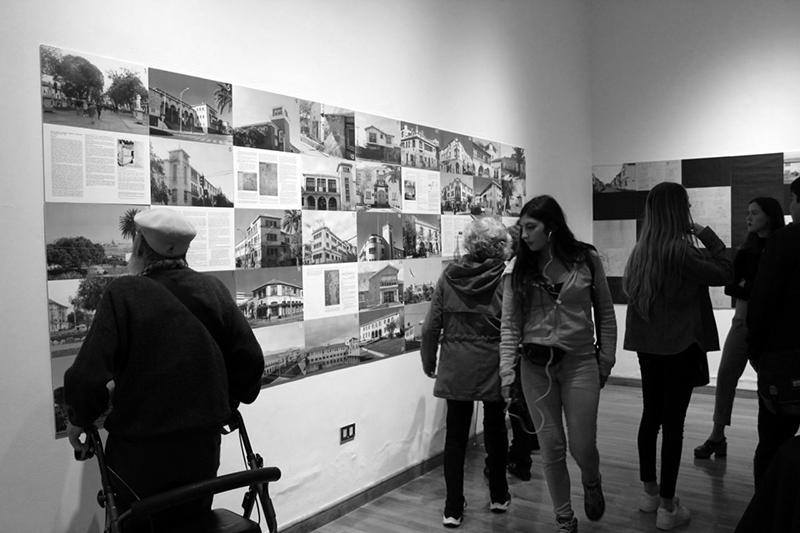 Público en la inauguración de la exposición del Plan Serena