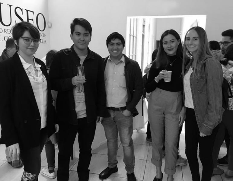 Estudiantes en la inauguración de la exposición del Plan Serena