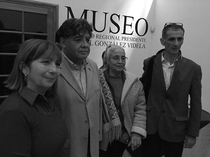 Susana Rigollet; Arturo Volantines; Irene Machuca y Hernán Aguilera en la inauguración de &quot;Bandada de Girasoles&quot;.