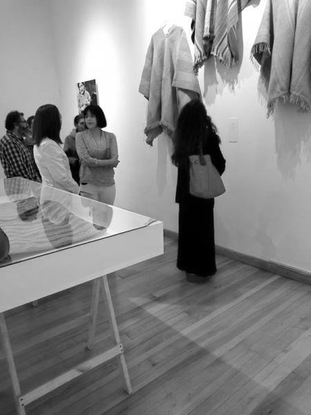 Recorriendo a exposición &quot;Urdiendo la Historia&quot;