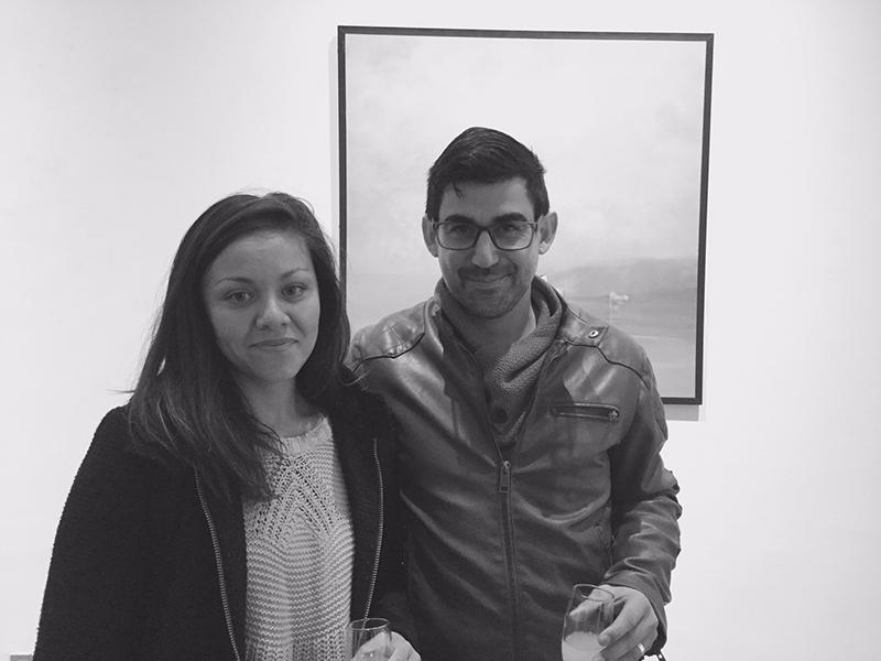 Amigos del pintor Cristian Castro Willmen en la inauguración de su exposición