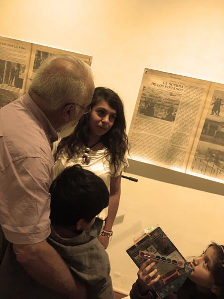 Patricio Cerda es saludado por su familia en jornada de historia.