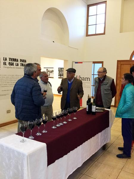 Cóctel inaugural de la exposición “La Tierra Para el Que la Trabaja, fotografías de Armindo Cardoso”.