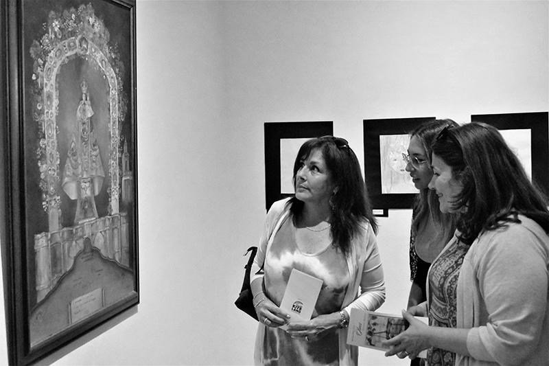 Amigas del museo en la inauguración de &quot;Retrospectiva Óleos&quot;.