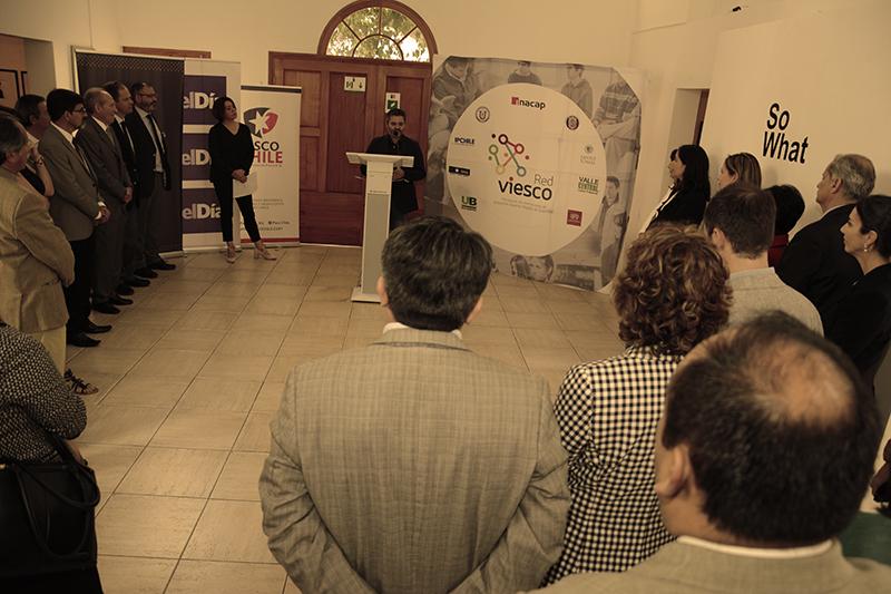 Philippe Blanc inaugurando su exposición &quot;So what&quot;