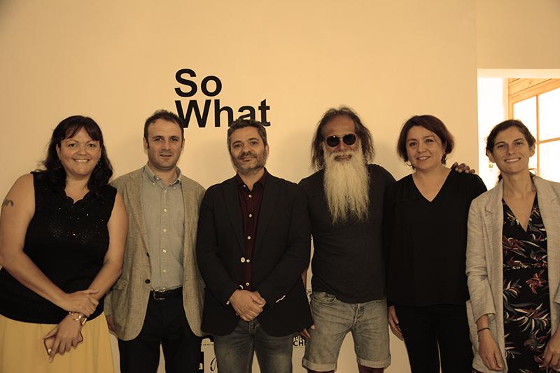 Philippe Blanc junto amigos inauguración de su exposición en La Serena