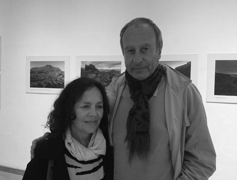 Rosa Muñoz junto a Alberto Dentice en la exposición &quot;Habitantes Insulares&quot;