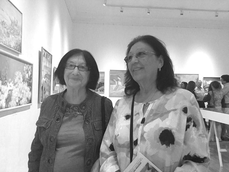 Visitantes de la exposición &quot;Retrospectiva Óleos&quot;.