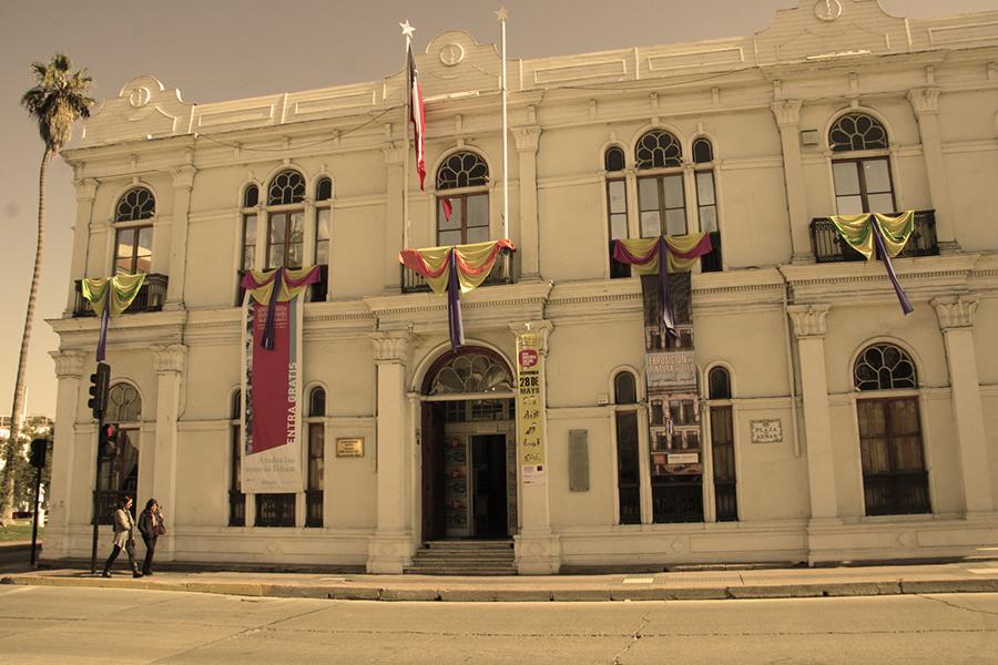 Vista de la fachada Museo Histórico Regional Gabriel González Videla.