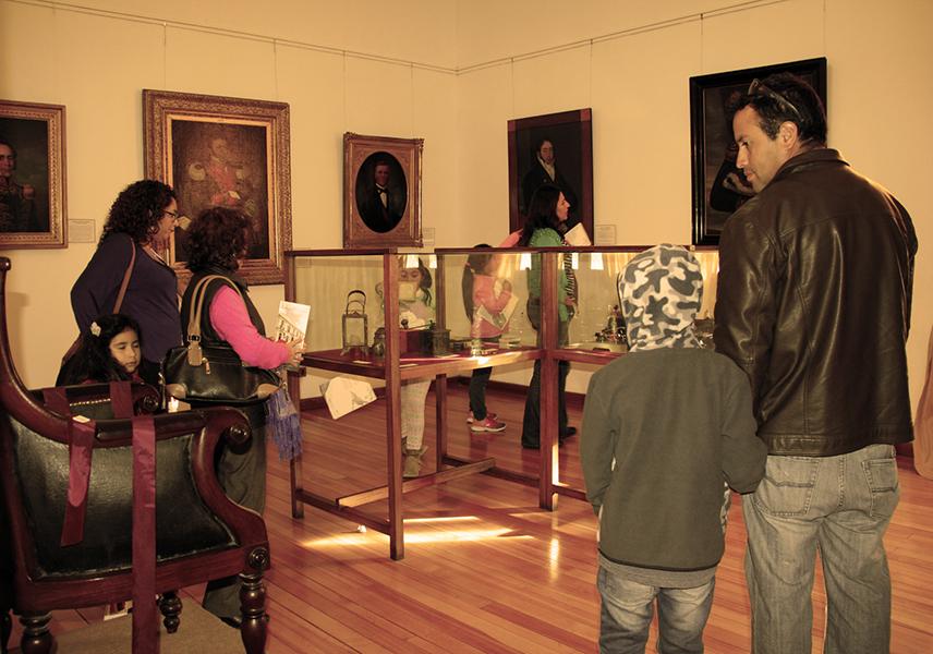 Visitantes del Museo Histórico Regional Gabriel González Videla.