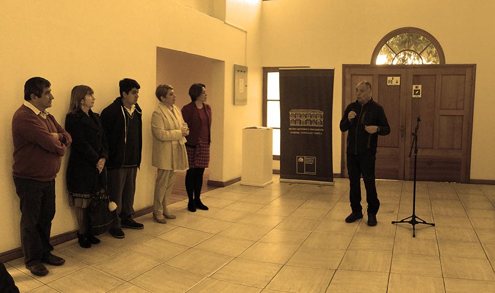 Rodrigo Iribarren discurseando en la inauguración de &quot;Las Danza de las Ninfas&quot;