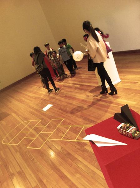 Niños jugando en el Museo