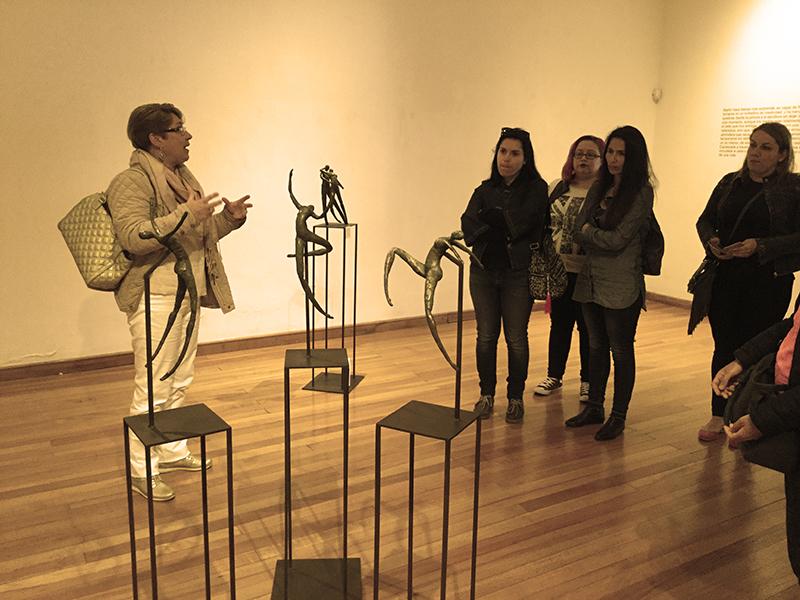 Tatiana Martin dialogando con la comunidad