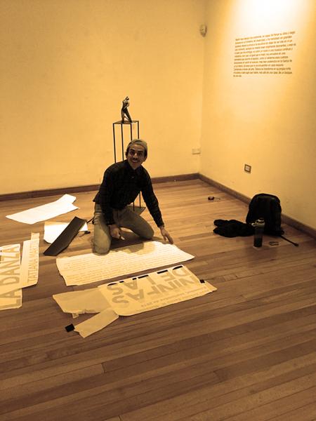 Emmanuel Pedraza preparando la exposición &quot;La Danza de las Ninfas&quot;