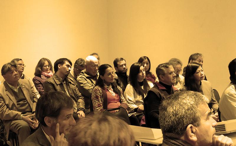 Asistentes a la charla de restauración en La Serena.