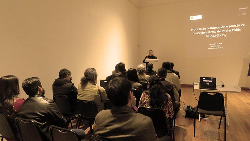 Rodrigo Iribarren, director del Museo Histórico Gabriel González Videla en la charla de restauración.