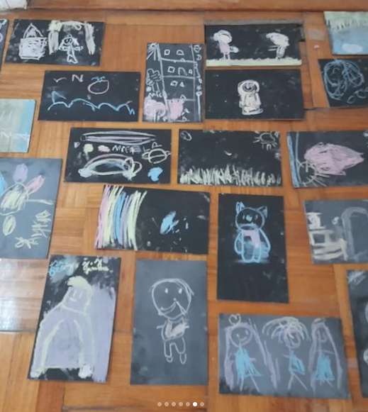 Dibujos en tiza de niños y niñas en el Día de los Patrimonios 2023