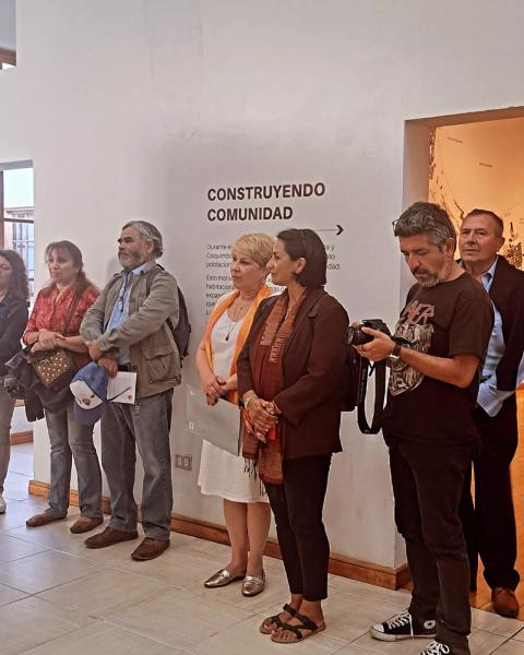Vista del acto inaugural de la exposición en el Museo Histórico Gabriel González Videla