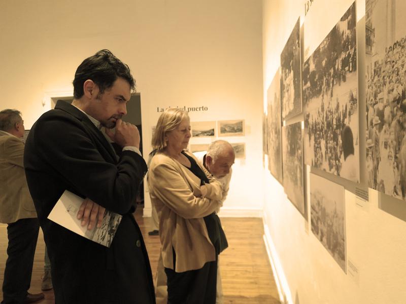 Asistentes Inauguración de la exposición “Coquimbo 1880-1930: Vida, Tragedia y Cultura en Imágenes” Inauguración de la exposición “Coquimbo 1880-1930: Vida, Tragedia y Cultura en Imágenes”