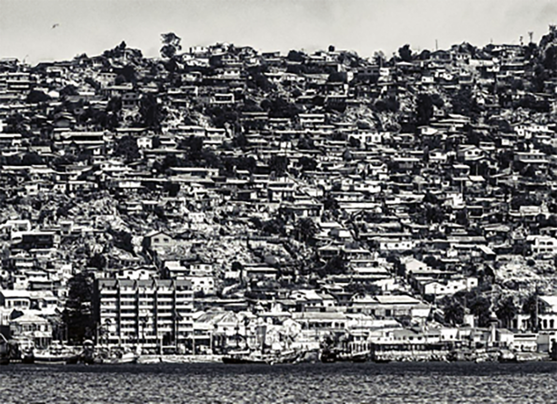 Fotografía en blanco y negro vista general del Puerto de Coquimbo.